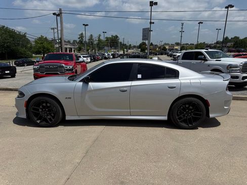 Used 2023 Dodge Charger R/T RWD image 9