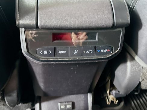 Certified 2022 Toyota Highlander XLE image 25