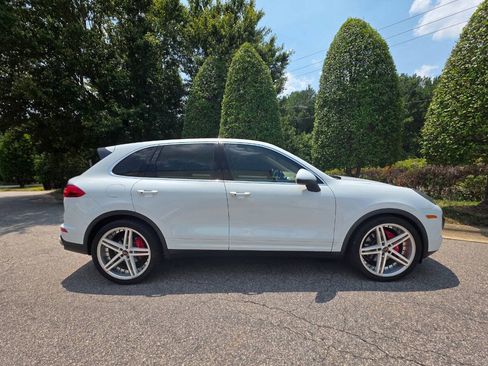 Used 2016 Porsche Cayenne AWD/4WD image 6