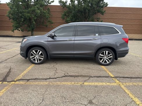 Used 2017 Honda Pilot Touring image 36