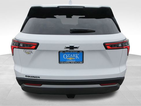 New 2026 Chevrolet Equinox LT w/ Convenience Package II FWD image 4