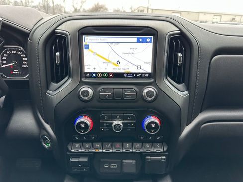 Used 2022 GMC Sierra 2500 Denali w/ Denali Ultimate Package image 11