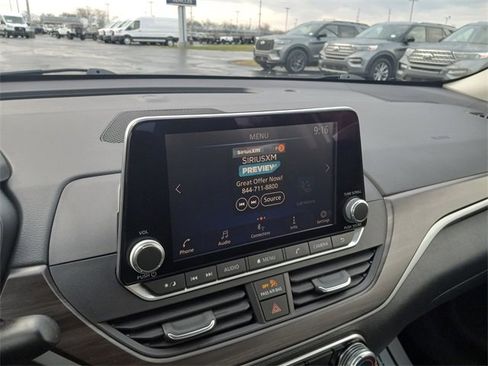 Used 2024 Nissan Altima 2.5 SV image 18