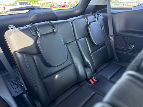 Used 2021 Ford Explorer XLT w/ Equipment Group 202A AWD/4WD image 16