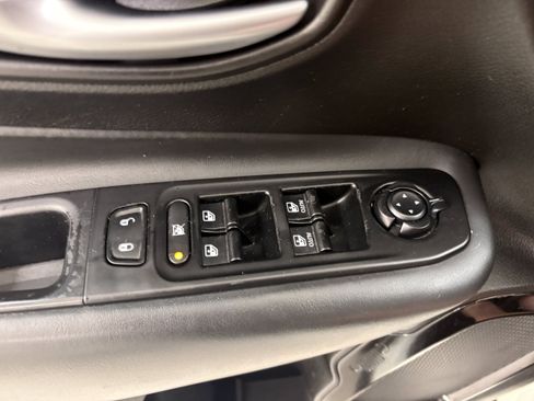 Used 2019 Jeep Renegade Altitude w/ Quick Order Package 2XM AWD/4WD image 24