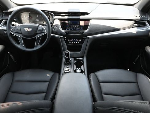 Used 2025 Cadillac XT5 Luxury w/ LPO, Floor Liner Package FWD image 8