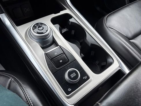 Used 2023 Ford Explorer XLT image 21