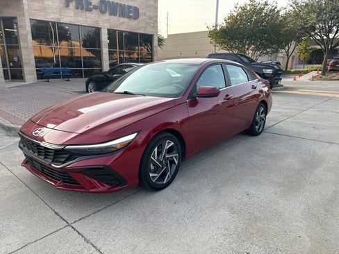 Used 2025 Hyundai Elantra SEL FWD image 2