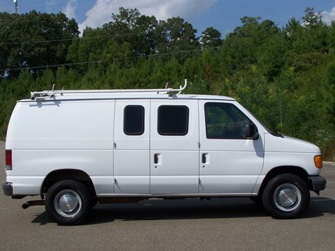 Used 2005 Ford E-350 and Econoline 350 Super Duty image 5