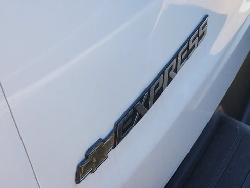 Used 2025 Chevrolet Express 2500 w/ Driver Convenience Package RWD image 10