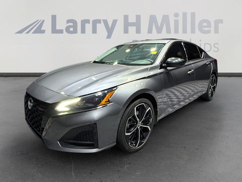 Certified 2023 Nissan Altima 2.5 SR image 1