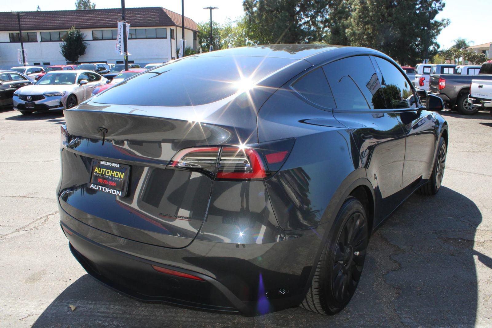 Used 2024 Tesla Model Y 2WD image 35