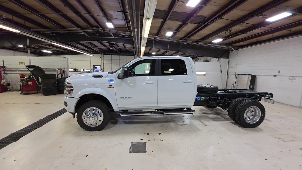 New 2026 RAM 5500 4x4 Crew Cab w/ Laramie Trim Package image 7