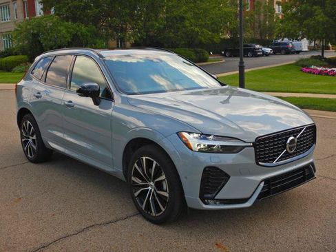 Used 2025 Volvo XC60 B5 Plus AWD/4WD image 3