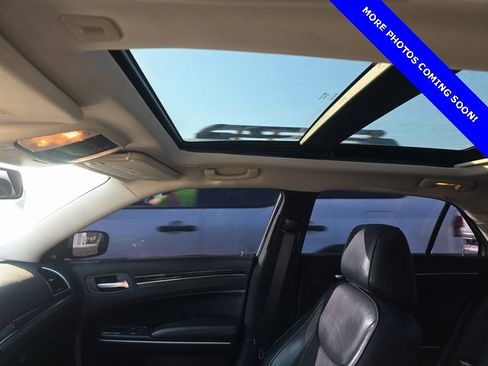 Used 2019 Chrysler 300 Limited image 8