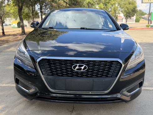 Used 2016 Hyundai Sonata SE FWD image 2