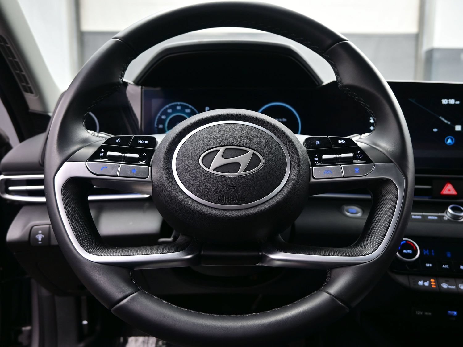 Certified 2025 Hyundai Elantra Limited FWD image 23
