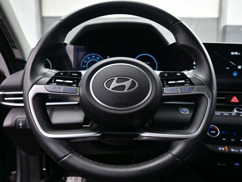Used 2025 Hyundai Elantra Limited FWD image 23
