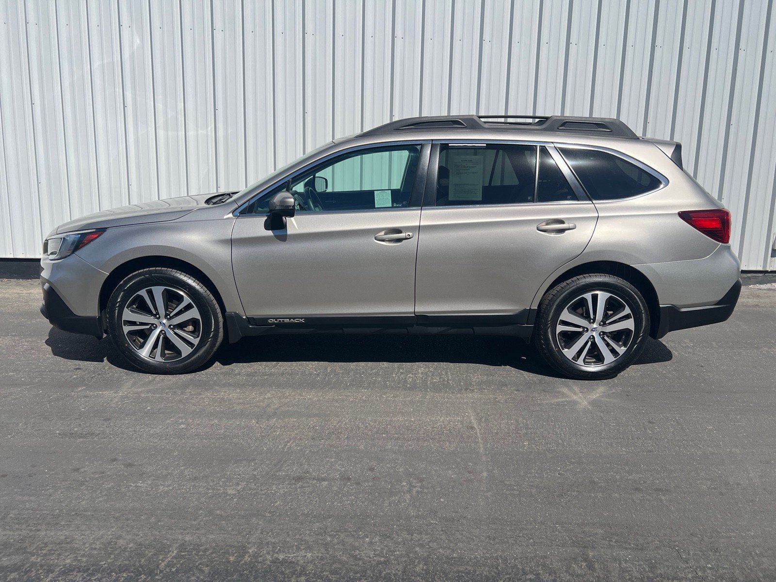 Used 2018 Subaru Outback 2.5i Limited AWD/4WD image 3