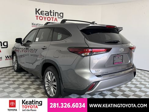 New 2026 Toyota Highlander Platinum AWD/4WD image 10