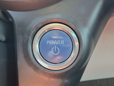 Used 2023 Toyota Sienna XLE FWD image 23