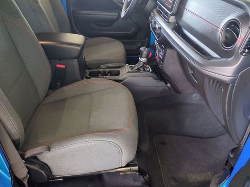 Used 2025 Jeep Wrangler Unlimited Rubicon image 24