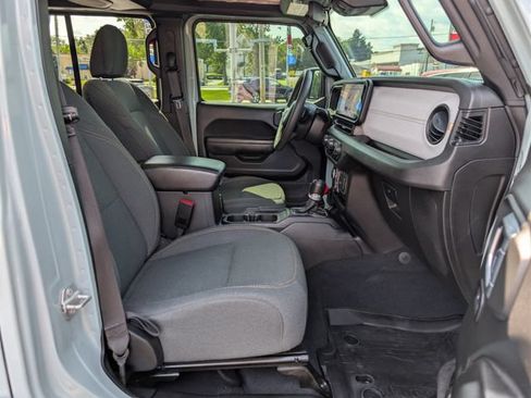 Used 2024 Jeep Wrangler Unlimited Sport AWD/4WD image 12