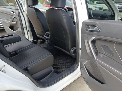 Used 2023 Volkswagen Tiguan SE w/ Panoramic Sunroof Package AWD/4WD image 23