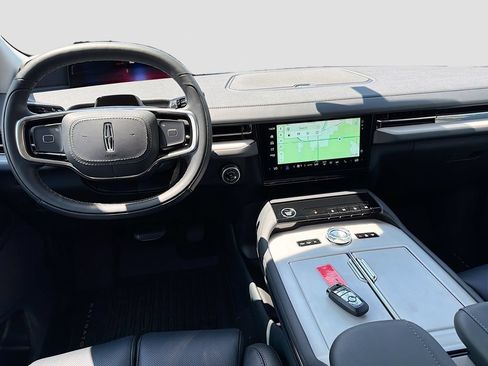 New 2026 Lincoln Navigator Premiere AWD/4WD image 25