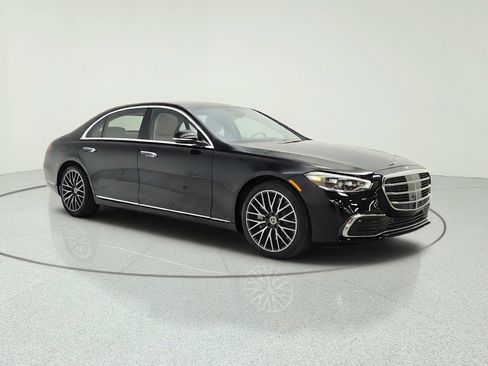 Certified 2023 Mercedes-Benz S 580 4MATIC Sedan image 3