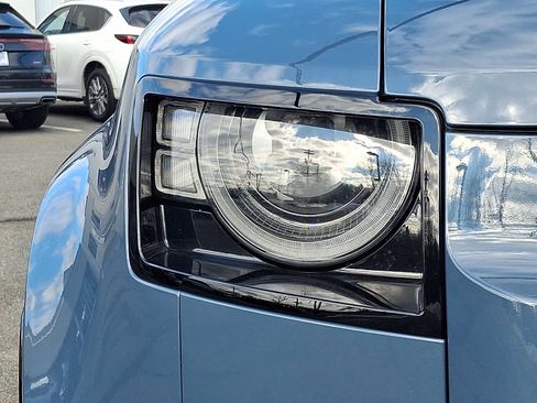 Used 2025 Land Rover Defender 110 S image 9