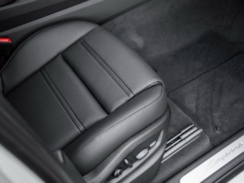 Certified 2025 Porsche Cayenne E-Hybrid Coupe image 41