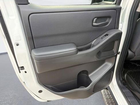 Used 2025 Nissan Frontier S image 12