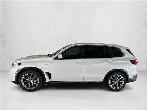 Used 2026 BMW X5 xDrive50e AWD/4WD image 8