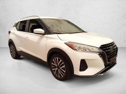Used 2021 Nissan Kicks SV FWD image 3