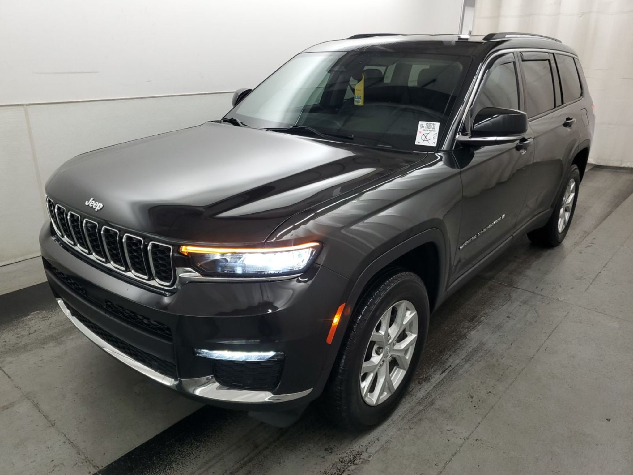 Used 2023 Jeep Grand Cherokee L Limited w/ Luxury Tech Group II AWD/4WD image 4