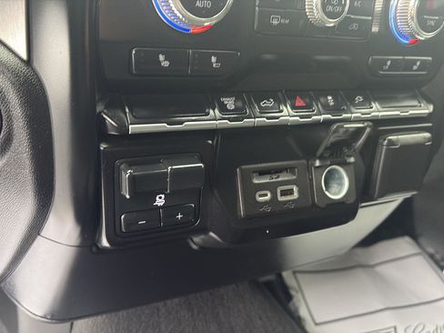 Used 2022 GMC Sierra 3500 SLE w/ SLE Value Package AWD/4WD image 21