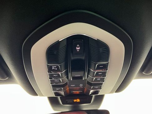 Used 2023 Porsche Macan Turbo image 13