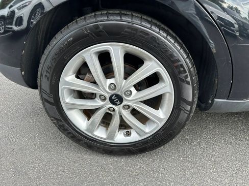 Used 2017 Kia Soul + FWD image 12