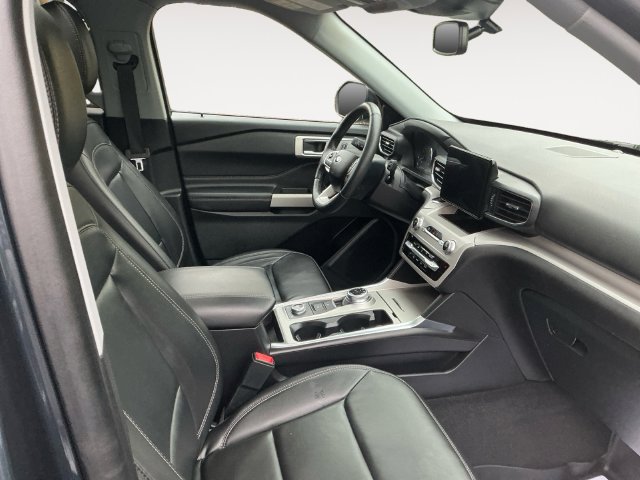 Used 2024 Ford Explorer XLT w/ Equipment Group 202A AWD/4WD image 16