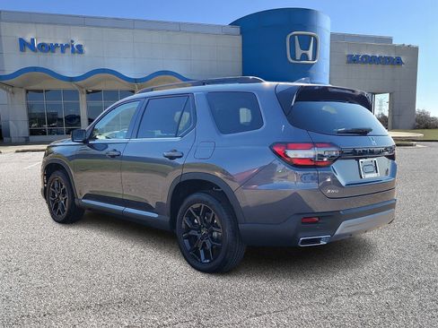 New 2025 Honda Pilot Touring image 3