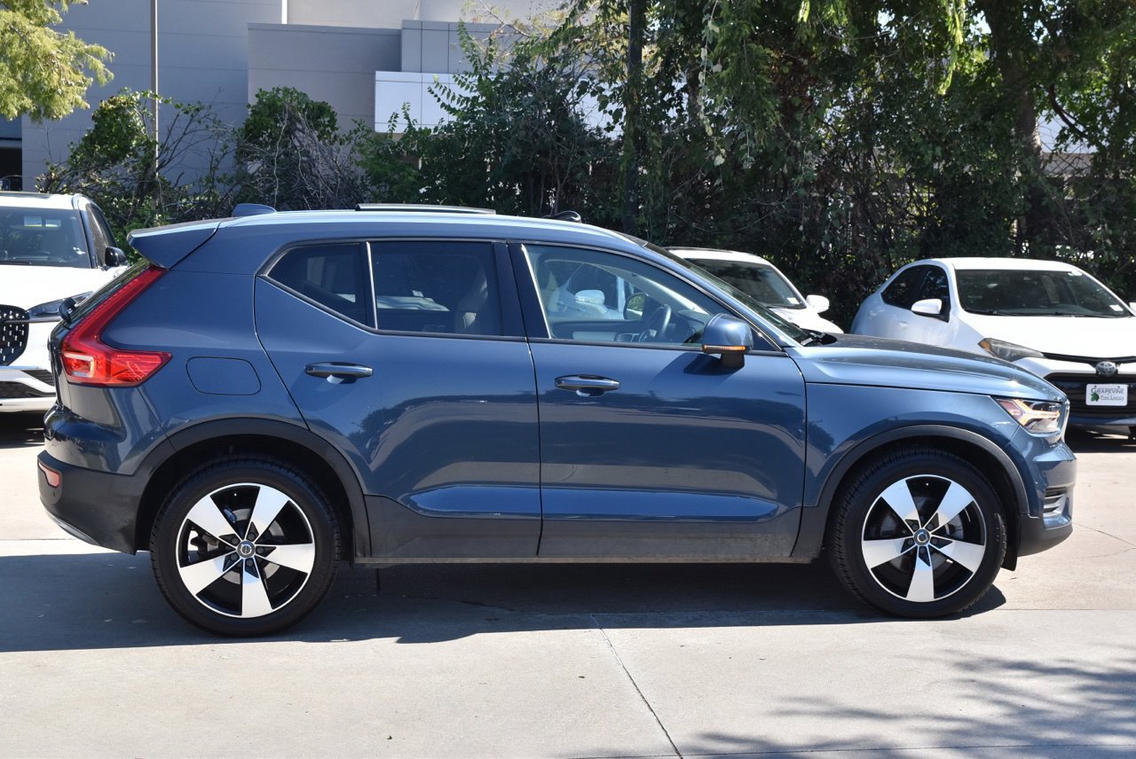 Used 2022 Volvo XC40 T5 Momentum AWD/4WD image 6