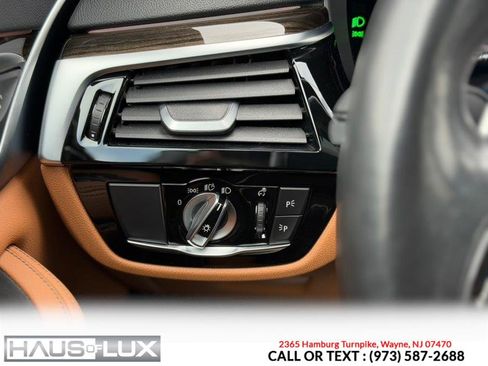 Used 2022 BMW 530i xDrive w/ Premium Package image 38