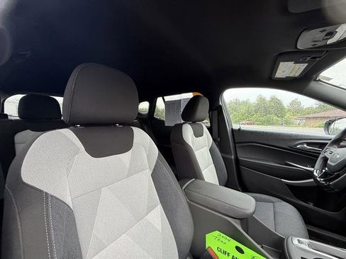 Used 2024 Chevrolet Trax RS w/ Driver Confidence Package image 10