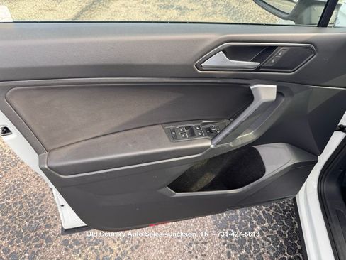 Used 2018 Volkswagen Tiguan SE w/ Panoramic Sunroof Package FWD image 27