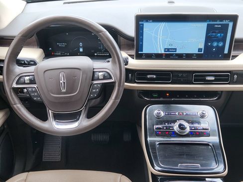 Used 2023 Lincoln Nautilus Reserve w/ Luxury Package AWD/4WD image 30