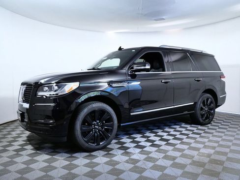 Certified 2022 Lincoln Navigator Reserve w/ Monochromatic Package AWD/4WD image 2