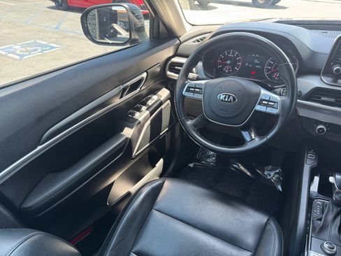 Used 2020 Kia Telluride S FWD image 16