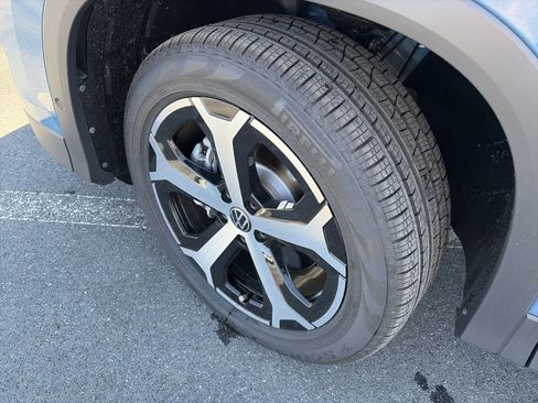 New 2026 Volkswagen Tiguan SE image 9