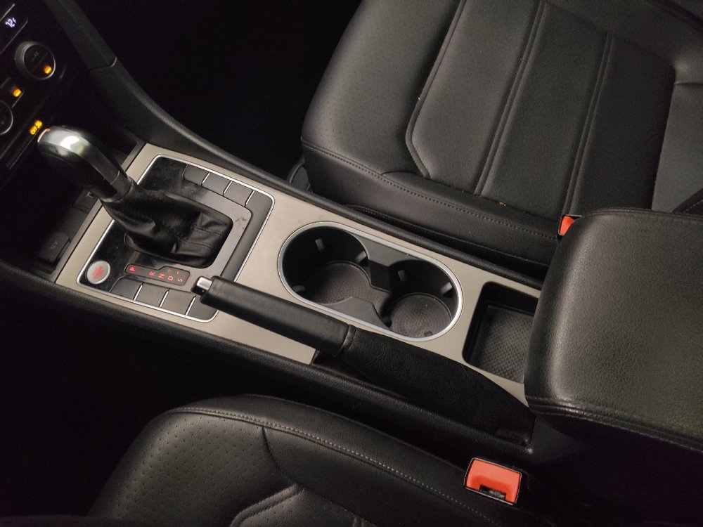 Used 2020 Volkswagen Passat 2.0T R-Line FWD image 26